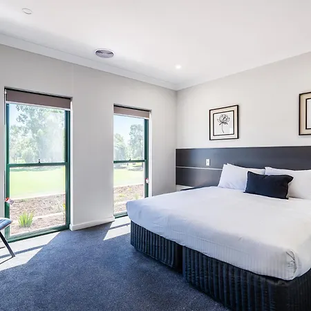 Yarrawonga Mulwala Golf Club Hotel Exterior photo A room at the hotel