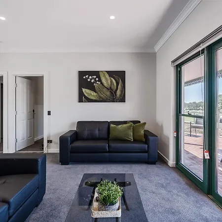 Yarrawonga Mulwala Golf Club Hotel Exterior photo A living room with a large sliding door