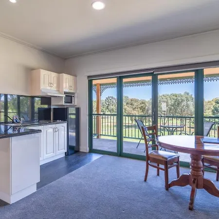 Yarrawonga Mulwala Golf Club Hotel Exterior photo A typical apartment at the resort