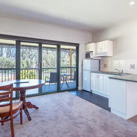 Yarrawonga Mulwala Golf Club Hotel Exterior photo A typical apartment at the University of Western Australia