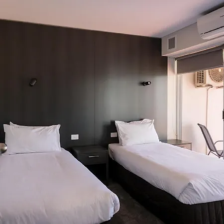 Yarrawonga Mulwala Golf Club Hotel Exterior photo A typical room at the hotel