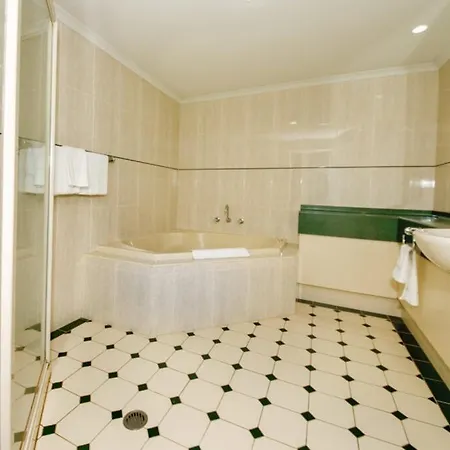 Yarrawonga Mulwala Golf Club Hotel Exterior photo Bathroom